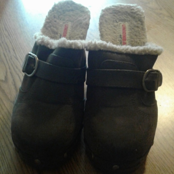 Shoes - Clogs